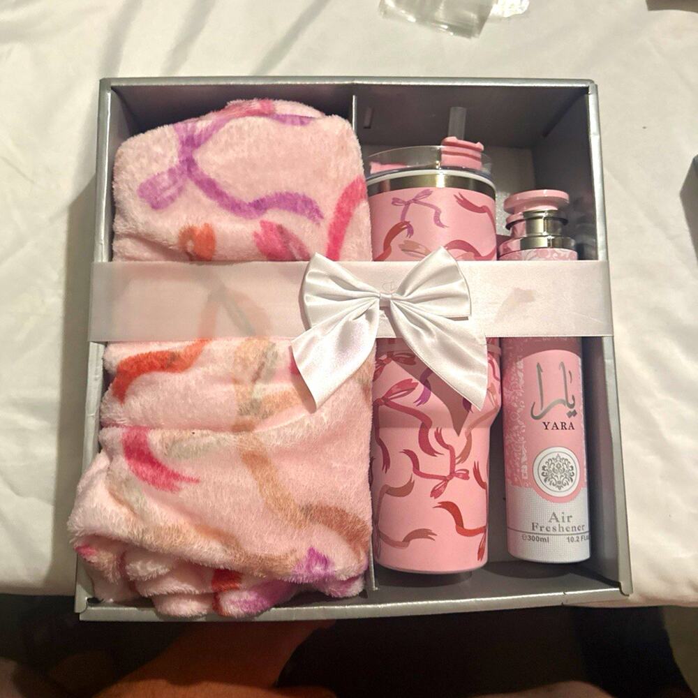 Yara Women’s Pink Gift Set Air Freshener 300ml with Floral Blanket